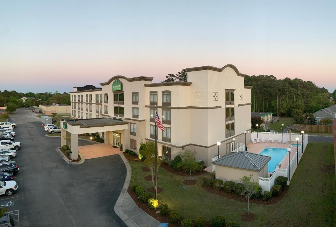 Wingate By Wyndham Southport Hotell Exteriör bild