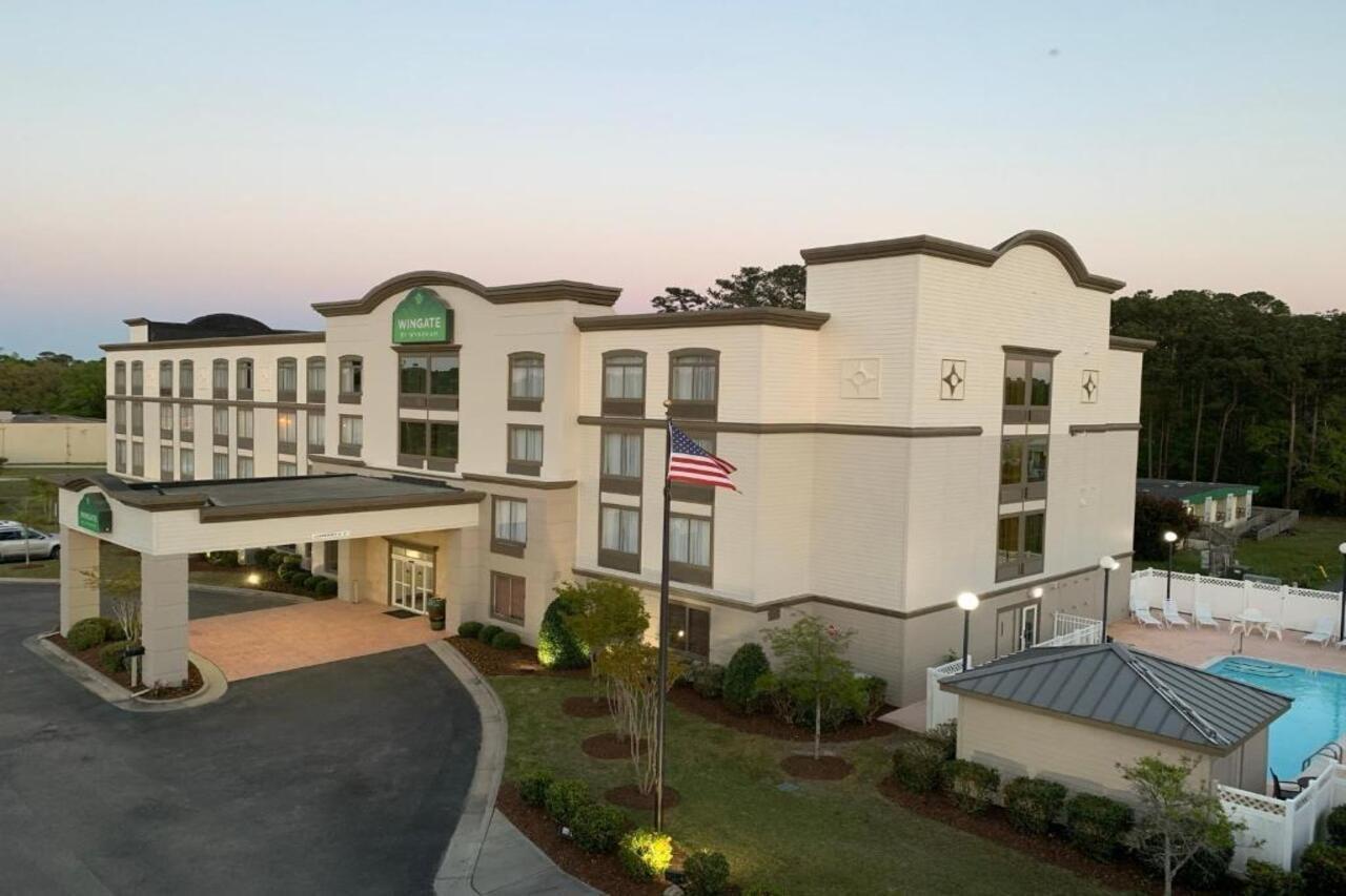Wingate By Wyndham Southport Hotell Exteriör bild