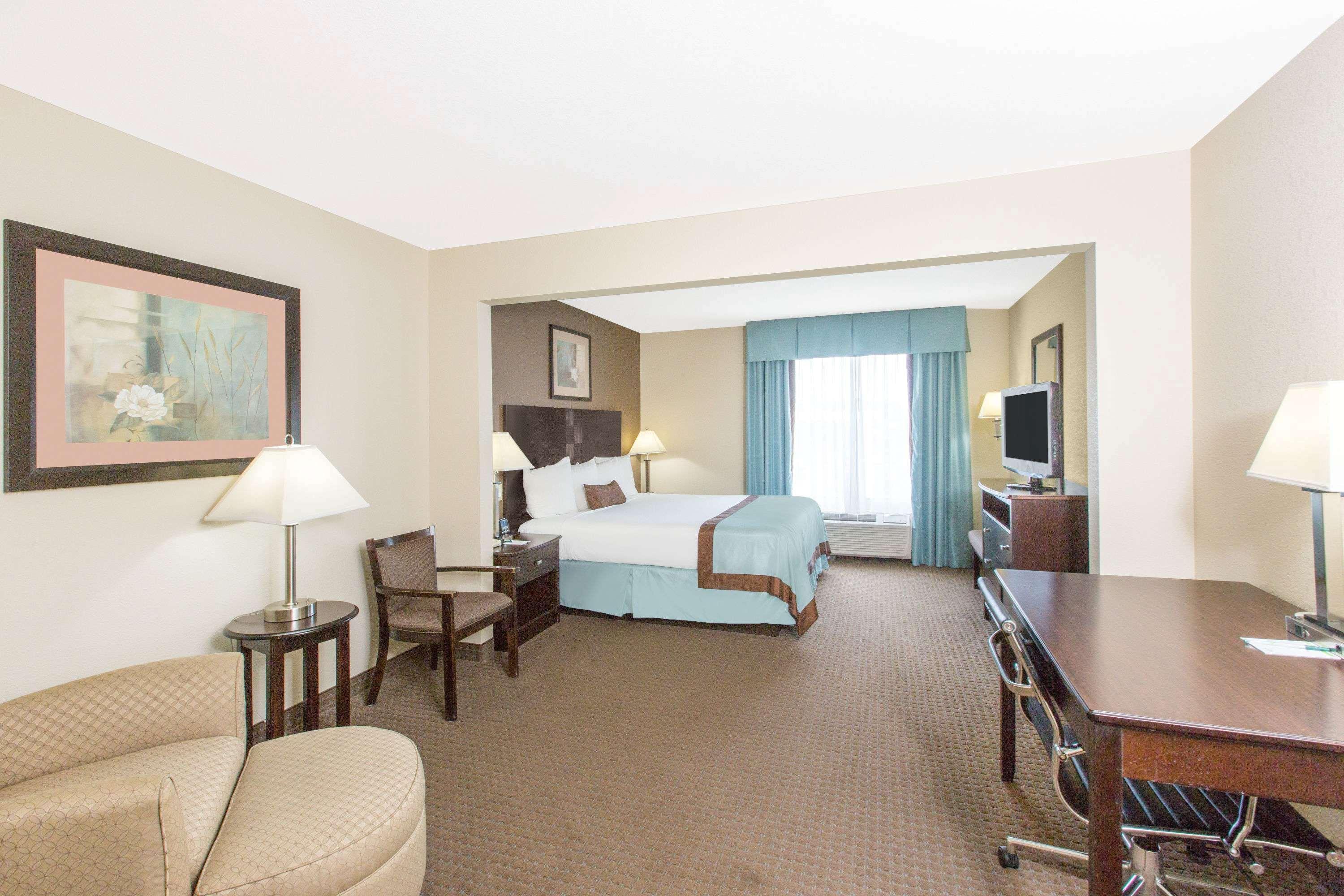 Wingate By Wyndham Southport Hotell Exteriör bild