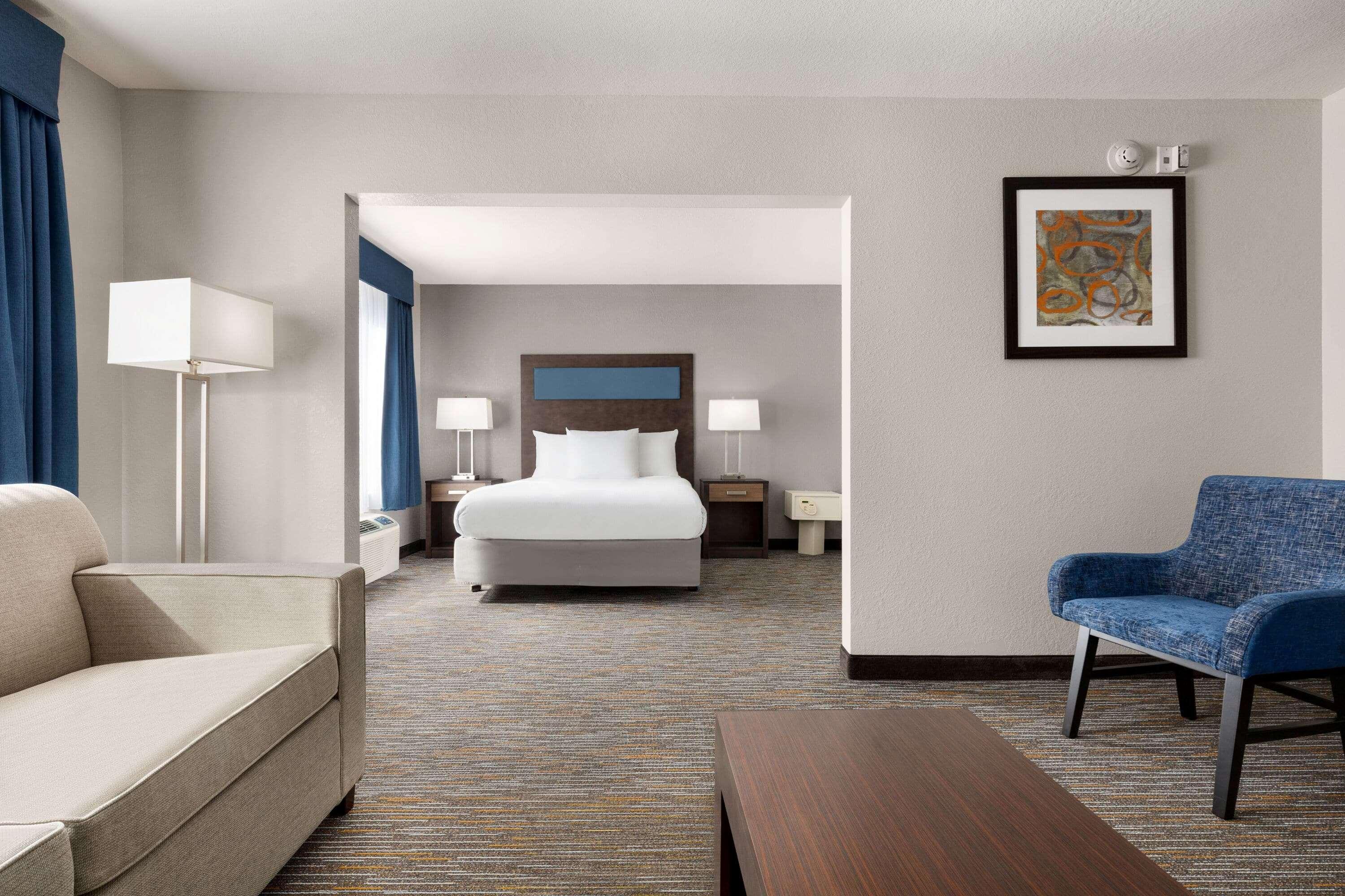 Wingate By Wyndham Southport Hotell Exteriör bild