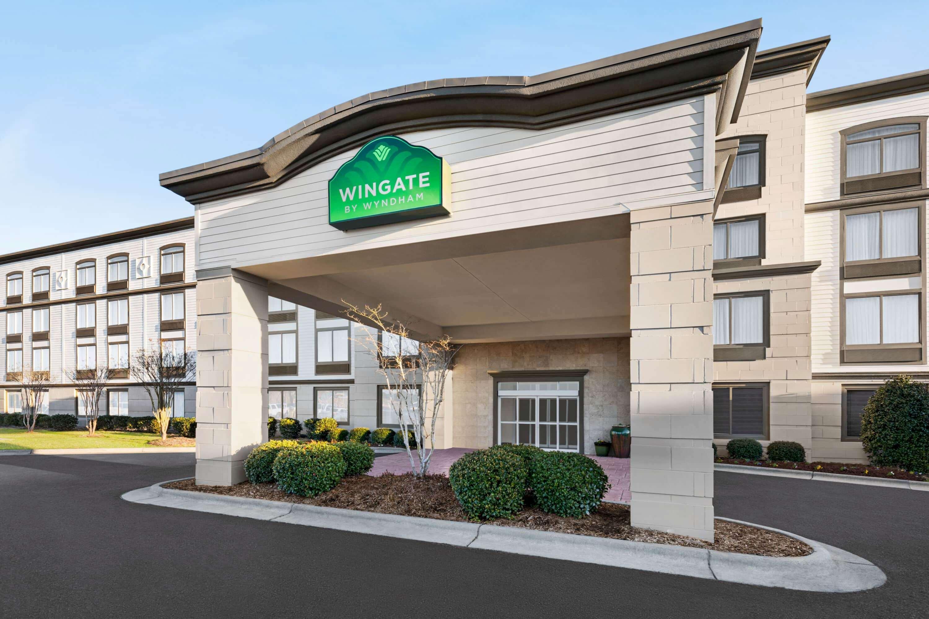 Wingate By Wyndham Southport Hotell Exteriör bild